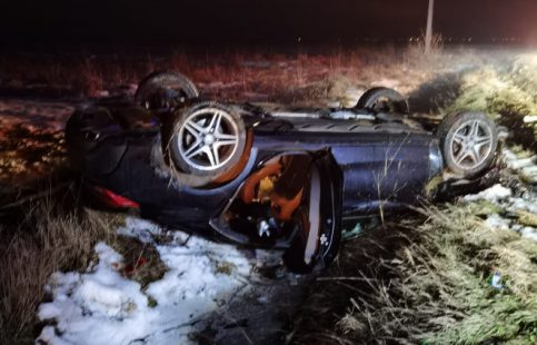 În această seară, Poliția Orașului Găești a fost sesizată prin 112 cu privire faptul că pe DJ 611 Petrești a avut loc un accident rutier, cu trei victime.