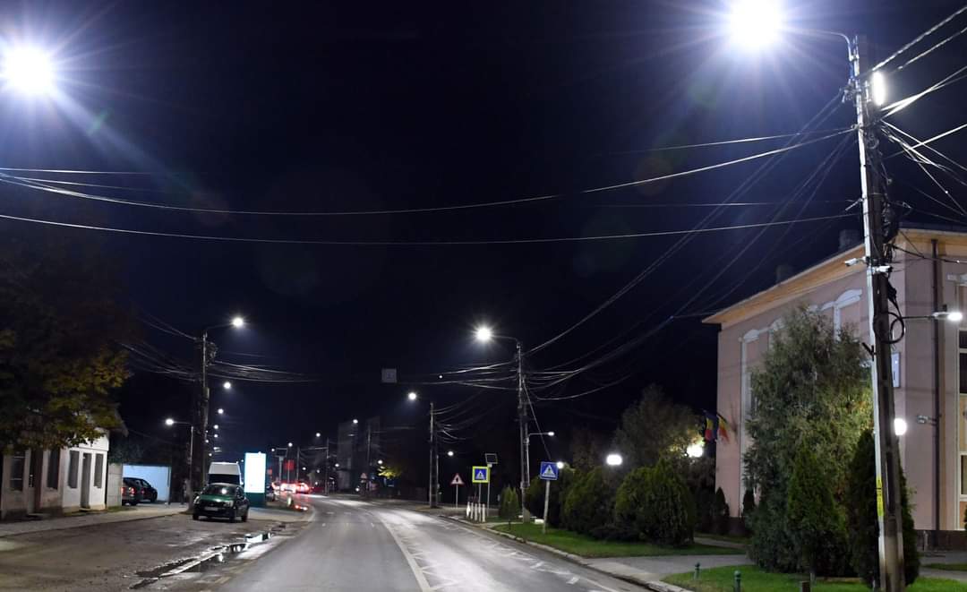 Stradă cu stradă, iluminatul public din Răcari este în plin proces de modernizare 