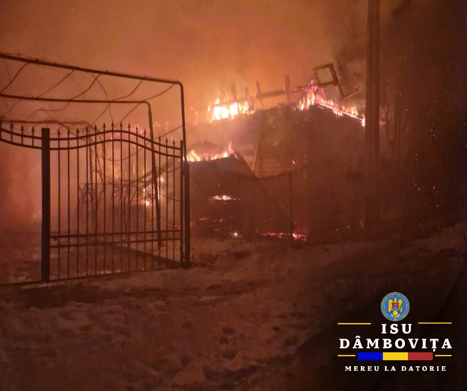 Incendiu produs la o casă în localitatea Râul Alb de Jos, Garda de Intervenție Voinești a intervenit cu două autospeciale de stingere cu apă și spumă