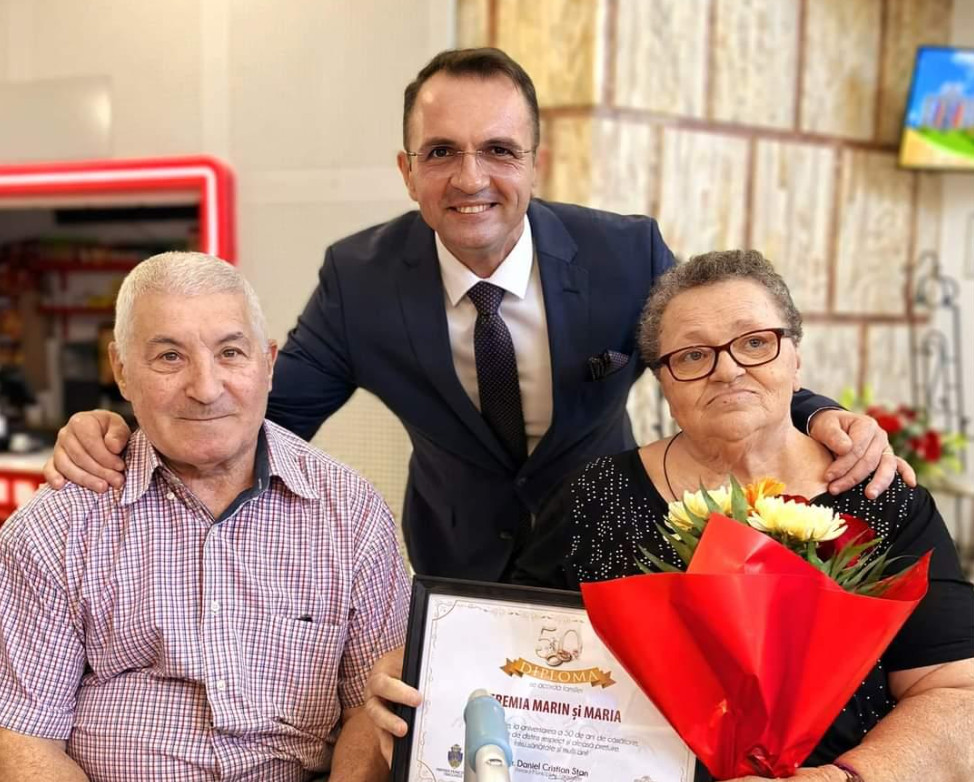 Tradiția se păstrează  de Zilele Cetății Târgoviște: Au fost premiate cuplurile de aur, primarul municipiului Târgoviște, Daniel Cristian Stan