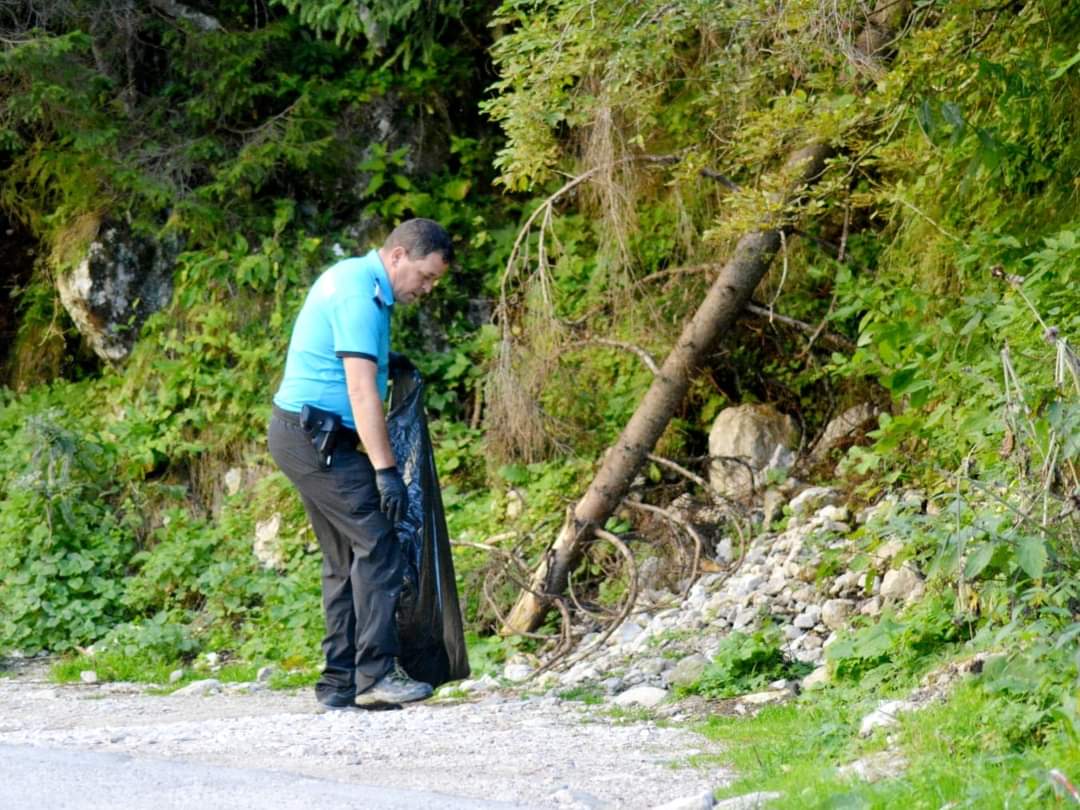 Jandarmii din județul Dâmbovița au participat activ la acțiunile de ecologizare desfășurate în cadrul campaniei „Ziua de Curățenie Națională 2024”.