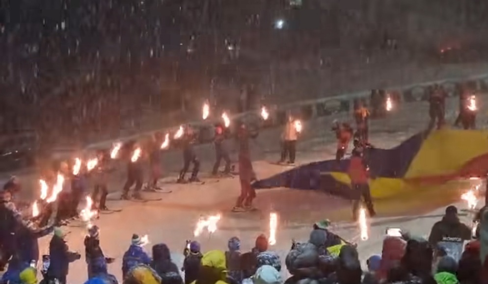 Imaginile serii, într-un cadru de poveste, acoperit de zăpada albă a iernii, Vatra Dornei a fost locul unde sufletele românilor s-au unit în spiritul sărbătorii.