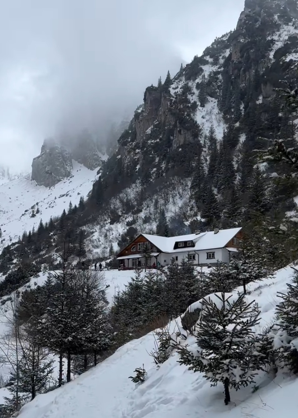  Romania pitorească, descoperă un colț de paradis în inima Carpaților.