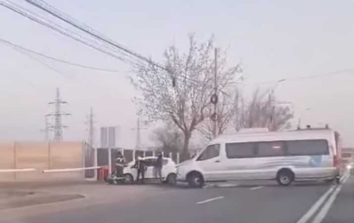 Accidente rutiere în lanț pe drumurile din Dâmbovița, in această  dimineață de 11 februarie, polițiștii din cadrul Serviciului Rutier au fost solicitați să intervină în două accidente rutiere care s-au produs în județul Dâmbovița.