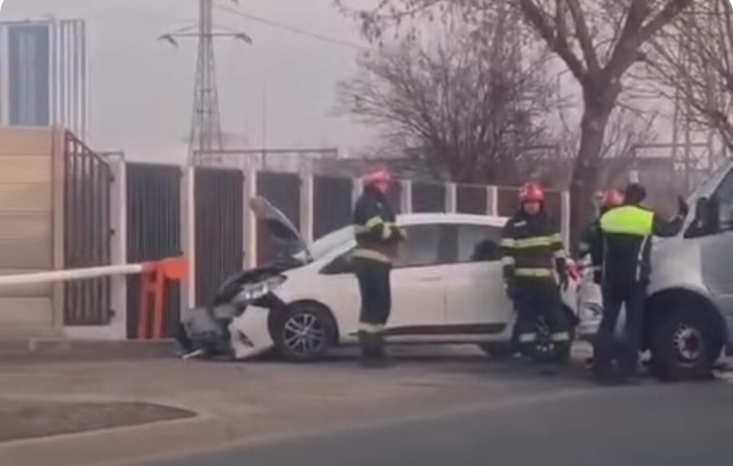 Accidente rutiere în lanț pe drumurile din Dâmbovița, in această  dimineață de 11 februarie, polițiștii din cadrul Serviciului Rutier au fost solicitați să intervină în două accidente rutiere care s-au produs în județul Dâmbovița.