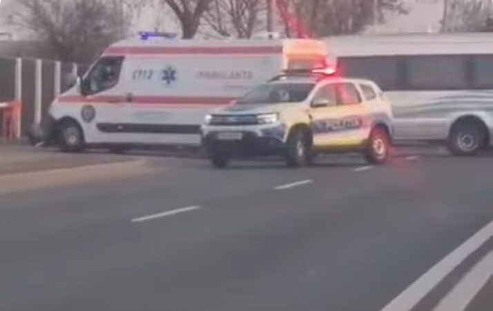 Accidente rutiere în lanț pe drumurile din Dâmbovița, in această  dimineață de 11 februarie, polițiștii din cadrul Serviciului Rutier au fost solicitați să intervină în două accidente rutiere care s-au produs în județul Dâmbovița.