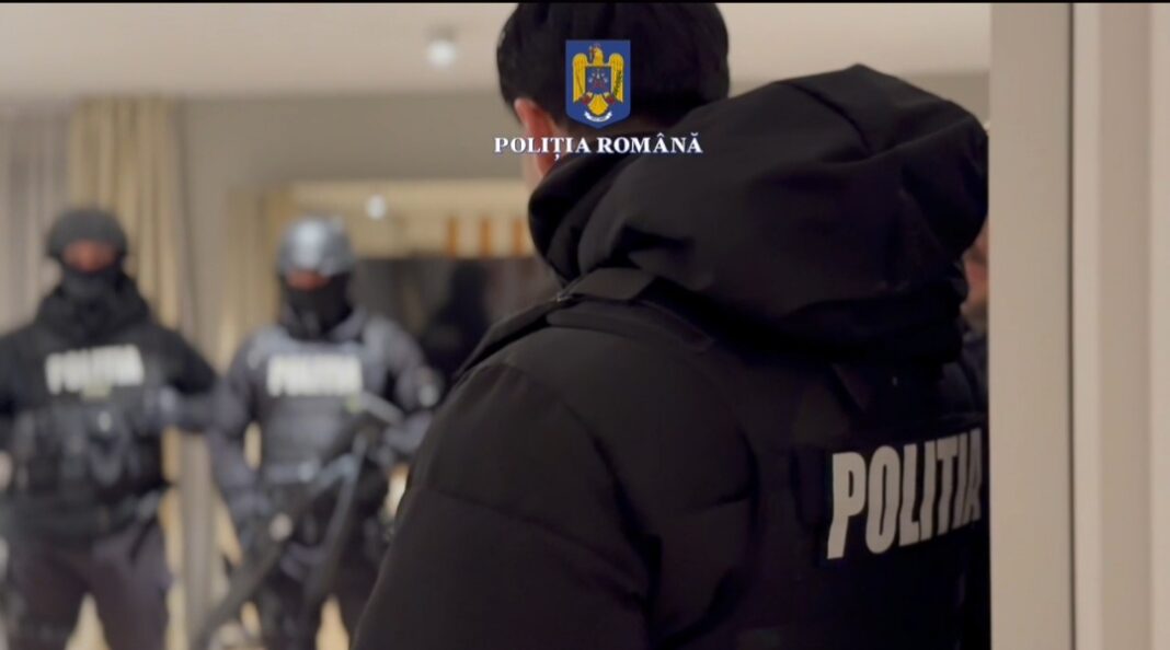 Percheziții la Târgoviște, polițiștii din cadrul Poliției Municipiului Târgoviște, sub coordonarea unui procuror de la Parchetul